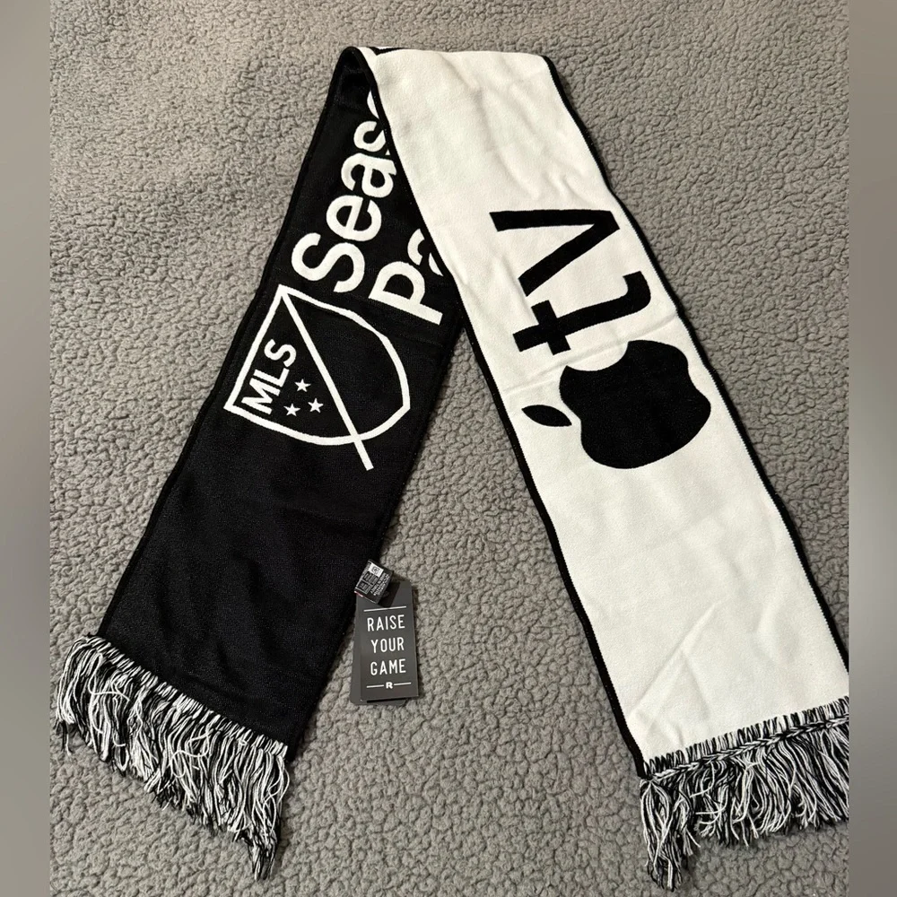 MLS 2023 Soccer Scarf – Apple TV+ Season‎ Pass Black & White| RARE⚽️ NWT